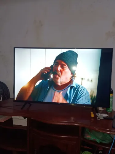Vendo uma TV de 43 polegadas tudo funcionando só a listra que tem no meio