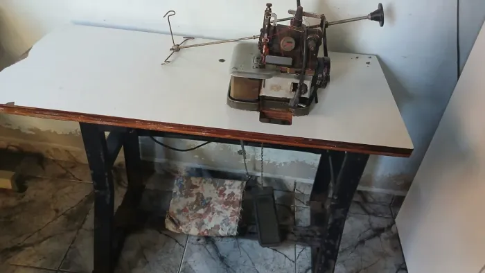 Vende -se duas máquinas de costura 