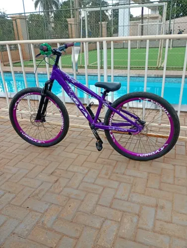 Bicicleta GTA roxa 