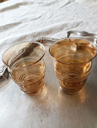 Par de Copos Vintage Âmbar - Parece Cristal - Decorativos e Lindos