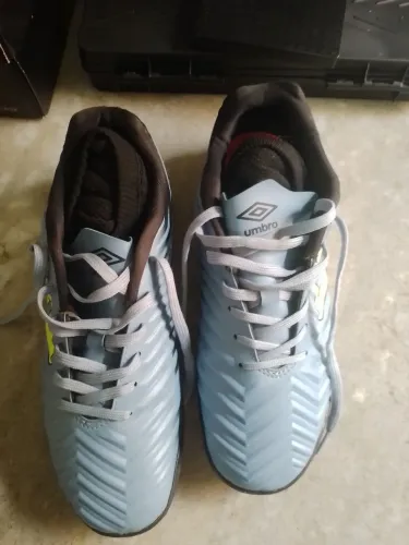 Vende se chuteira umbro fifty V(41)