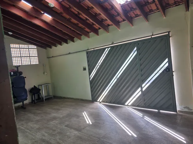 VENDE SE CASA ESTRUTURADA NO VIDA NOVA PROXIMO A PRAÇA DOM BOSCO REGIÃO DO OURO VERDE