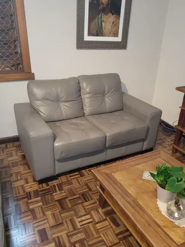 Estofado 2 lugares couro legítimo