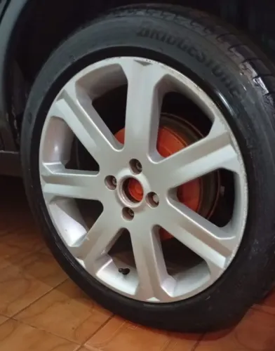 Rodas com pneus ótimos 