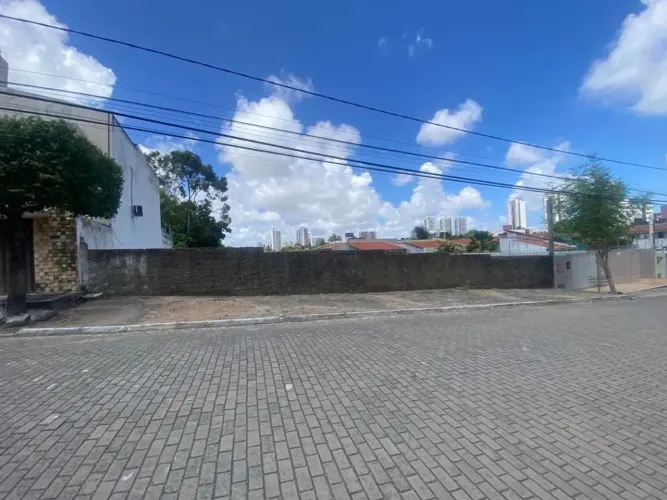 Ótimo terreno com acesso a duas ruas pavimentadas (saneado)
