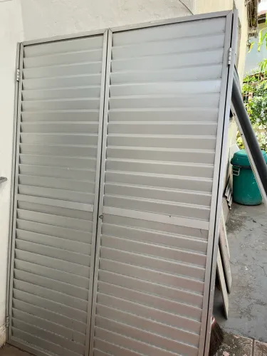 Vendo porta de alumínio 