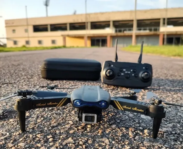 Drone E99 com câmera 