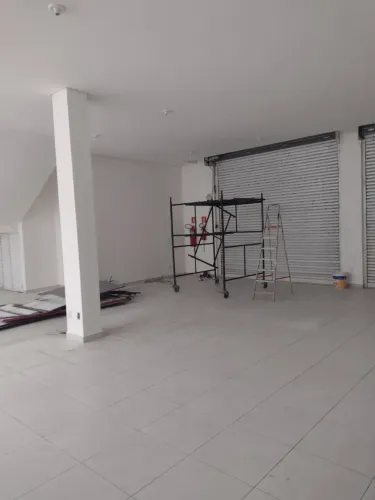 Alugo Ponto Comercial Na Andrômeda Com Vaga De Garagem