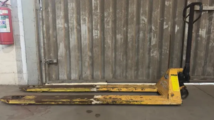 Paleteira Manual 2,5 Ton Roda Dupla Garfo Duplo Alongado 2 M