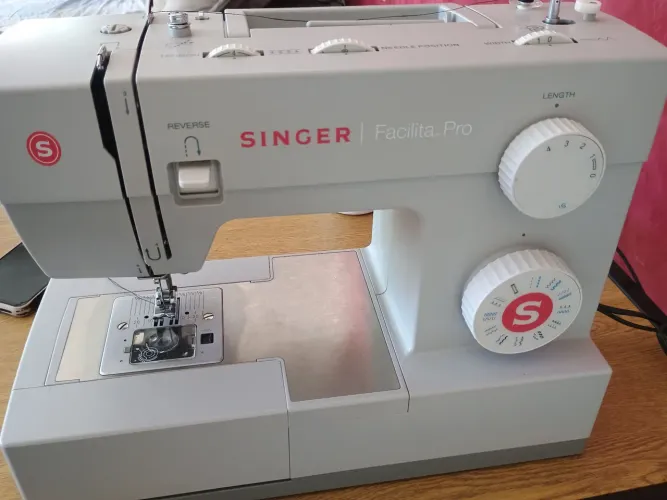 Maquina de costura singer facilita pro 4423