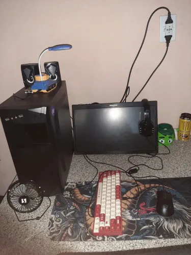 Vende-se esse computador sem placa de vídeo e ssd esta com outro teclado e mouse sem fone 