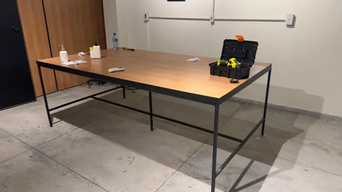 Mesa de Escritório - Madeira e Metalon