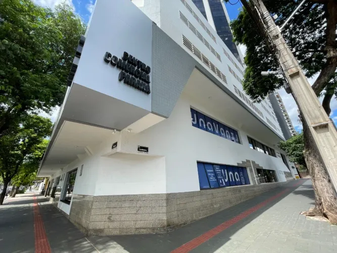 Locação - Sala Comercial em Centro Empresarial no Centro de Maringá