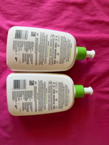 Vendo 2 cremes de pele cetaphil