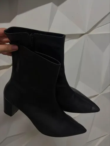 Bota preta n 37