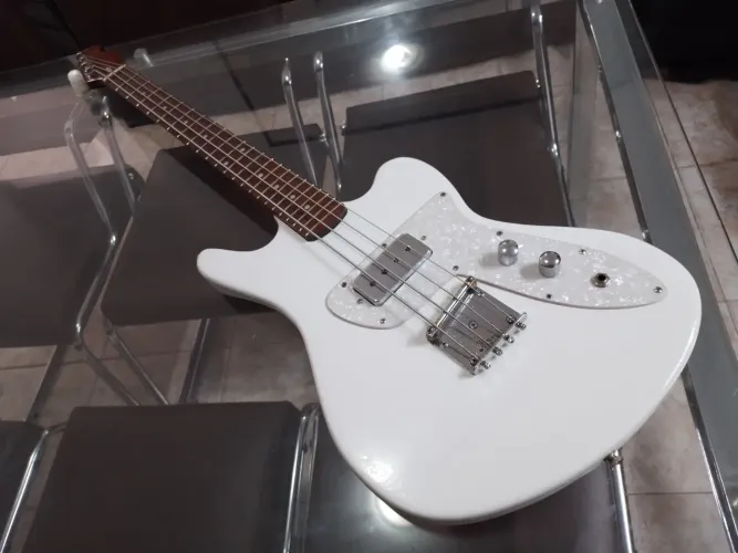 Baixo Giannini Sonic de 1985
