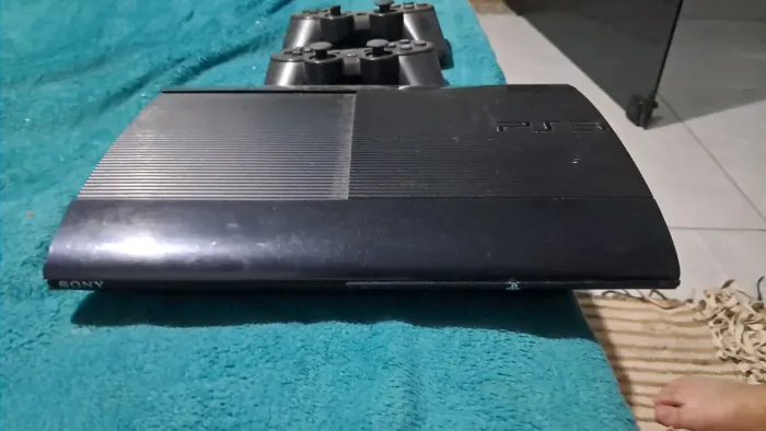 Vendo play 3 -cm mais de 10 jogos 2 controle funcionando tudo certinho 