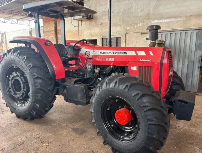 TRATOR AGRÍCOLA