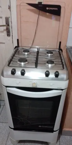 Fogão em perfeito estado com bom funcionamento e forno funcionando normal
