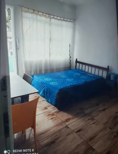 Quarto gde Centro de Curitiba mobiliado cama de casal sacada exclusiva