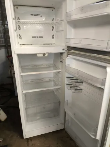 Vendo geladeira Frost Free valor para hoje ((799.00)) só hoje esse valor 