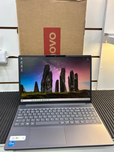 Notebook Lenovo 3slim. - i5 13° Geração- 8 GB RAM DDR 5 - 512 NVME - Completo 