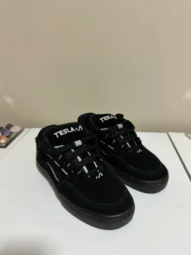 Tênis Tesla