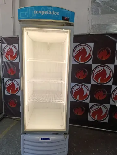 Freezer vertical expositor 220 volts  497 litros  marca METALFRIO funcionando
