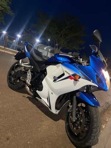 Vende-se GSX 650f 