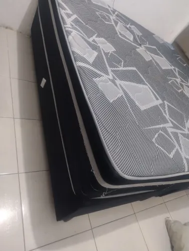 Cama king, 6 meses de uso