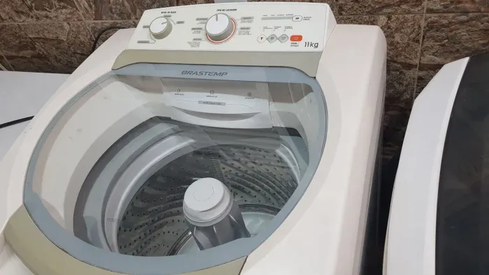 VENDO UMA MÁQUINA DE LAVAR ROUPAS DA BRASTEMP DE 11 KILOS