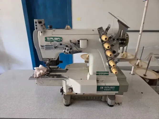 Máquina Galoneira / Cobertudeira Industrial Siruba C007J - Bom estado