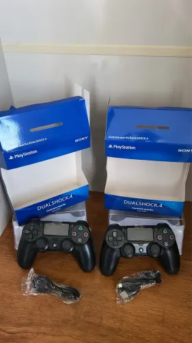 Controle de PlayStation 4 R$ 70,00 lacrados