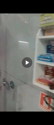Vendo porta de vidro com blindex