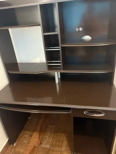 Mesa estante de computador de mogno
