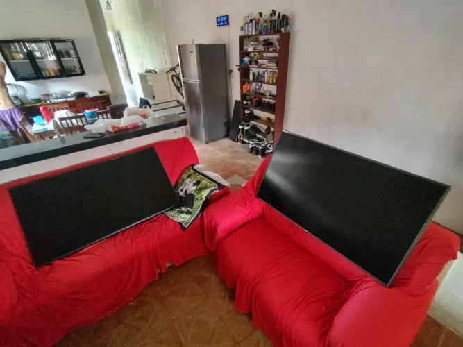 2 TVs LG Samart com defeito naa telas 
