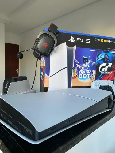PlayStation 5 Slim + HeadSet - 825gb