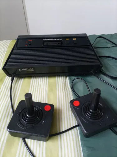 Atari 2600S Polyvox + jogos + 02 controles