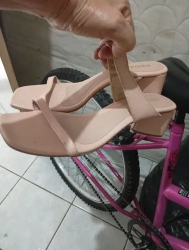 Vendo essa sandália