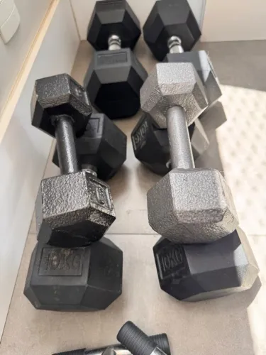 Kit Academia em Casa: Dumbbells 14kg, 10kg, 6kg + Barra W + Anilhas