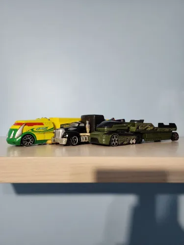 3 Caminhões Hot Wheels Truckin Transporters + Crash Racers Lote
