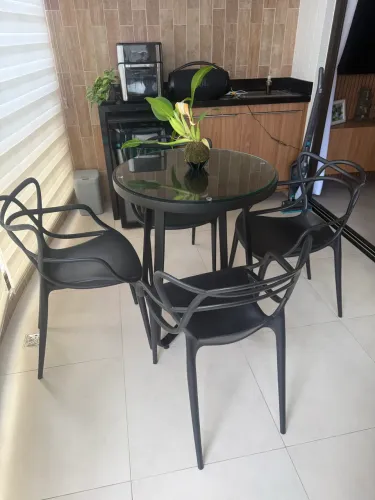 Mesa e cadeiras em alumínio