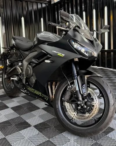 Triumph Daytona 660 IMPECÁVEL