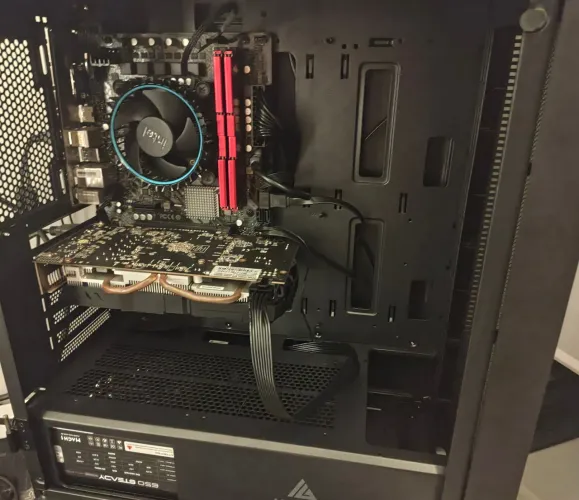 i5 12400f e uma rx 580! Setup completo.