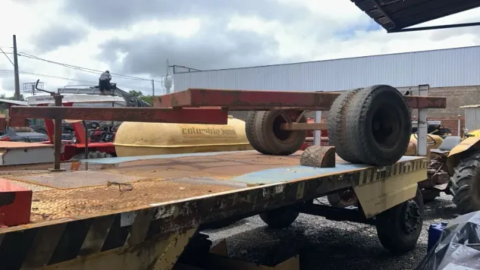 Chassi de carreta com 1 eixo. Vende ou aluga.
