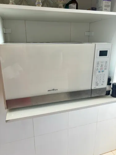 Microondas Britânia