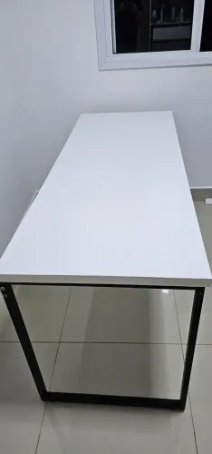 Mesa de escritório branca