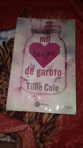 Mil Beijos de Garoto - Tillie Cole | Livro