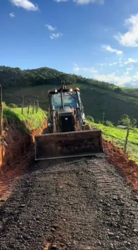 Borra de asfalta para jogar na estrada de chão ou fazenda
