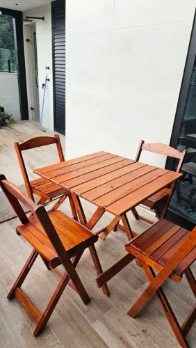 Mesa e cadeira dobrável madeira